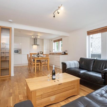 Dwellcome Home Ltd 2 King Beds West End Apt, Half Mile To Union Street Yet Quiet, Free Allocated Parking Space At Rear Entrance & Fast Wifi, Ideal For Long Term Contractor, Corporate, Etc Stays, Regular Housekeeping Option - See Our Site For Assuranc Абердин Екстер'єр фото