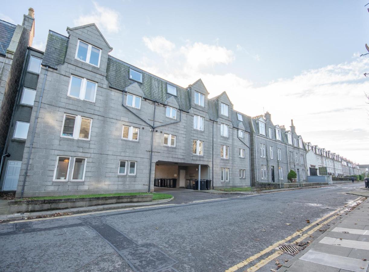 Dwellcome Home Ltd 2 King Beds West End Apt, Half Mile To Union Street Yet Quiet, Free Allocated Parking Space At Rear Entrance & Fast Wifi, Ideal For Long Term Contractor, Corporate, Etc Stays, Regular Housekeeping Option - See Our Site For Assuranc Абердин Екстер'єр фото