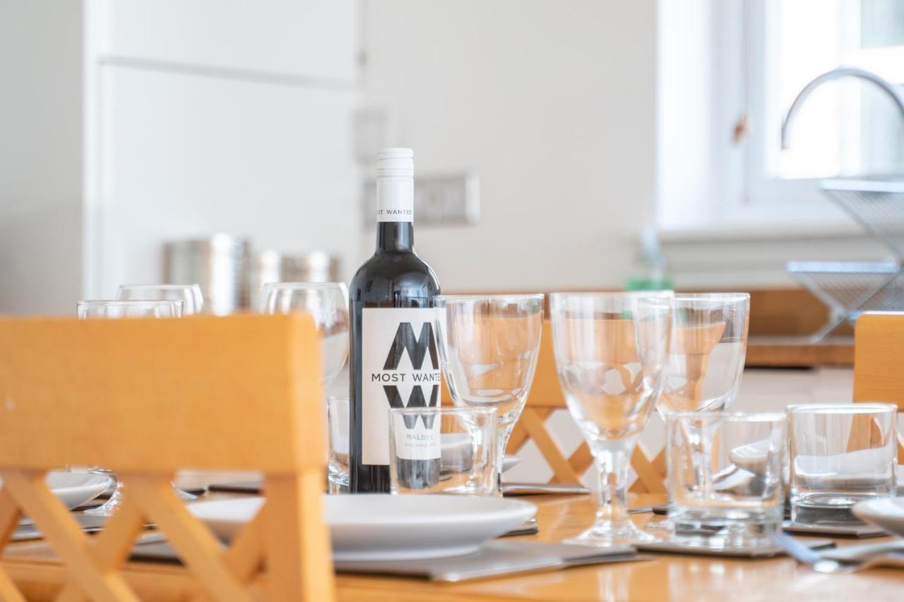 Dwellcome Home Ltd 2 King Beds West End Apt, Half Mile To Union Street Yet Quiet, Free Allocated Parking Space At Rear Entrance & Fast Wifi, Ideal For Long Term Contractor, Corporate, Etc Stays, Regular Housekeeping Option - See Our Site For Assuranc Абердин Екстер'єр фото