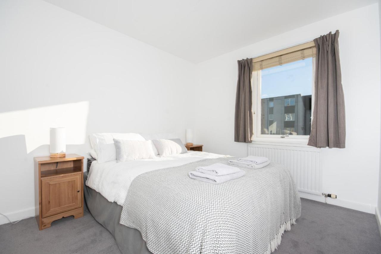Dwellcome Home Ltd 2 King Beds West End Apt, Half Mile To Union Street Yet Quiet, Free Allocated Parking Space At Rear Entrance & Fast Wifi, Ideal For Long Term Contractor, Corporate, Etc Stays, Regular Housekeeping Option - See Our Site For Assuranc Абердин Екстер'єр фото