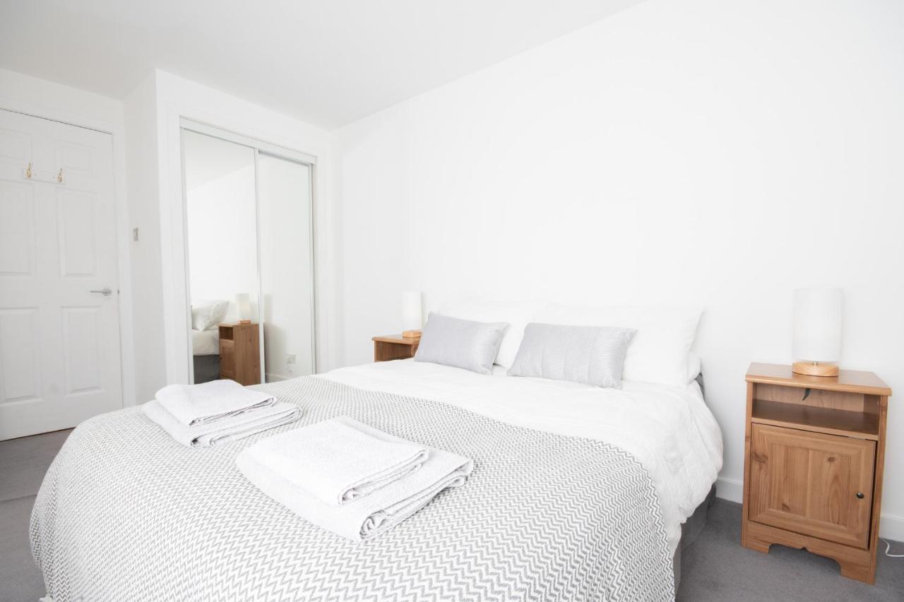 Dwellcome Home Ltd 2 King Beds West End Apt, Half Mile To Union Street Yet Quiet, Free Allocated Parking Space At Rear Entrance & Fast Wifi, Ideal For Long Term Contractor, Corporate, Etc Stays, Regular Housekeeping Option - See Our Site For Assuranc Абердин Екстер'єр фото