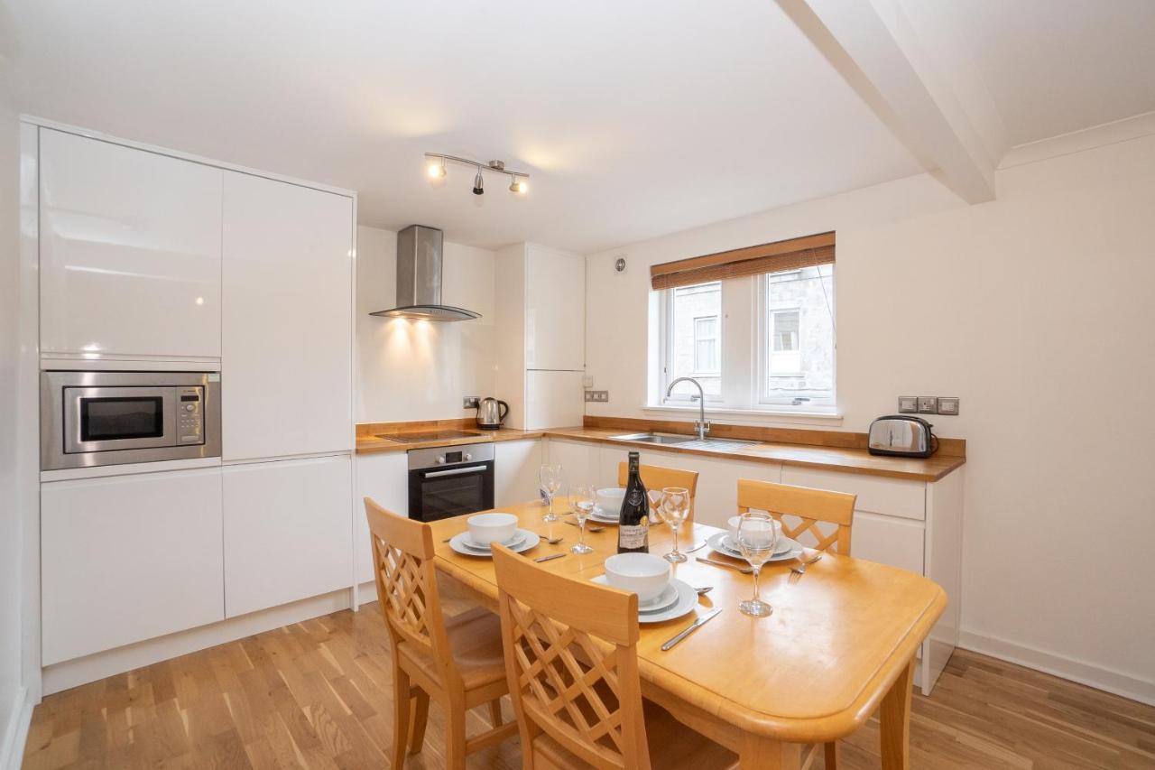 Dwellcome Home Ltd 2 King Beds West End Apt, Half Mile To Union Street Yet Quiet, Free Allocated Parking Space At Rear Entrance & Fast Wifi, Ideal For Long Term Contractor, Corporate, Etc Stays, Regular Housekeeping Option - See Our Site For Assuranc Абердин Екстер'єр фото